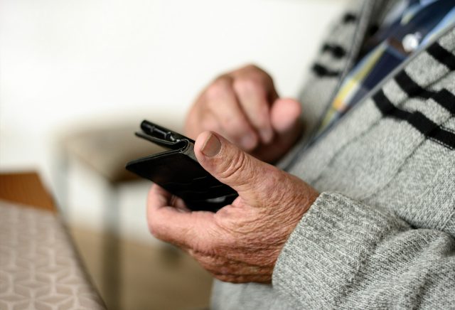 Smartfon dla seniora – wybór